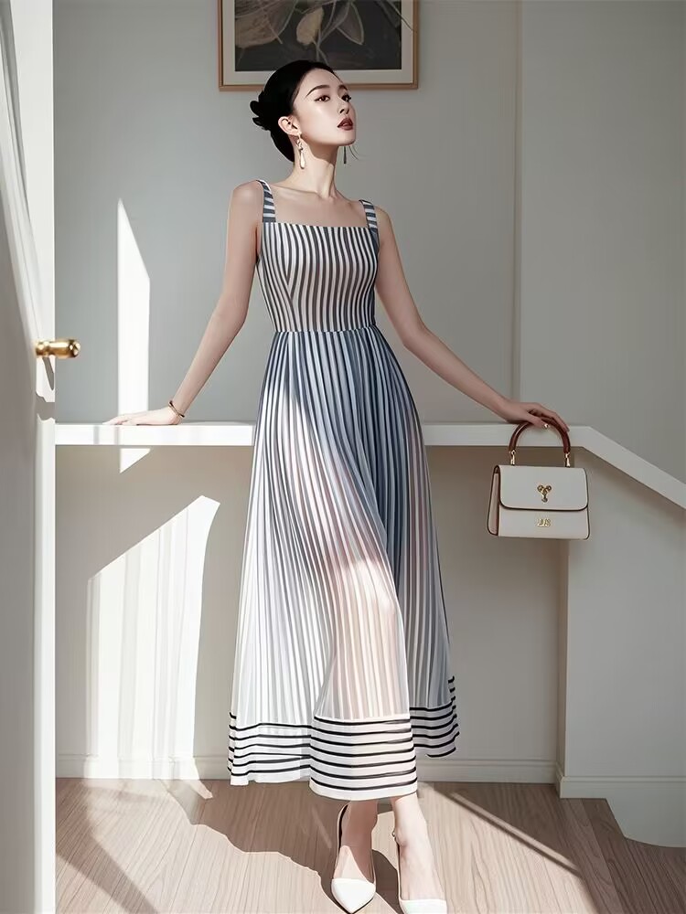 LN42570# 茶歇法式高端精致灰色竖纹吊带裙 服裝批發女裝批發服飾貨源