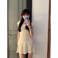 批发满天星 已出货 罗纹面料 碎花短袖连衣裙女收腰<b class='q'>显瘦</b>a字裙