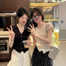 批发修身薄款冰丝v领短袖女t恤夏季打底衫短款显瘦小飞袖针织开衫上衣