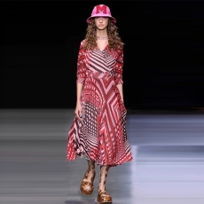 批发黄奕同款<b class='q'>大牌</b>时尚气质花色印花收腰大摆<b class='q'>连衣裙</b>轻奢洋气高级感