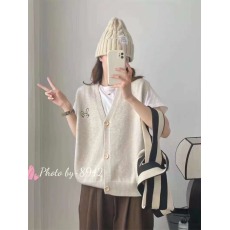 批发白领<b class='q'>哥</b><b class='q'>弟</b>新款韩系小兔刺绣针织羊毛马甲开衫2024毛衣背心女生正品