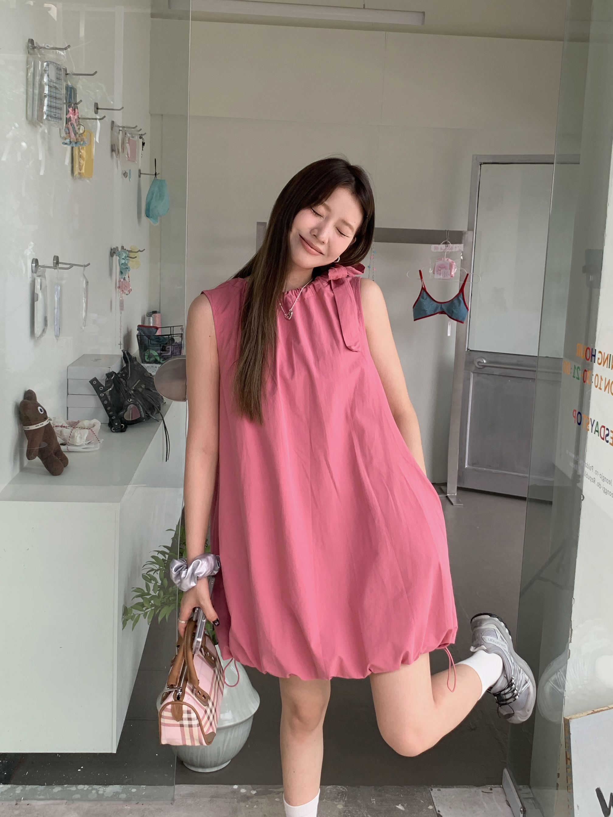 实拍实价2024~树莓粉纯色侧边系带云朵裙设计感背心裙蓬蓬花苞裙