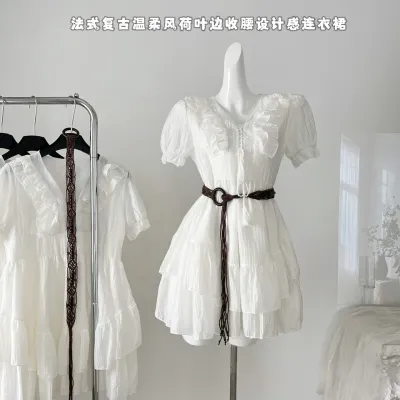 收腰显瘦纯欲甜美气质短裙女法式复古高级感荷叶边v领白色连衣裙