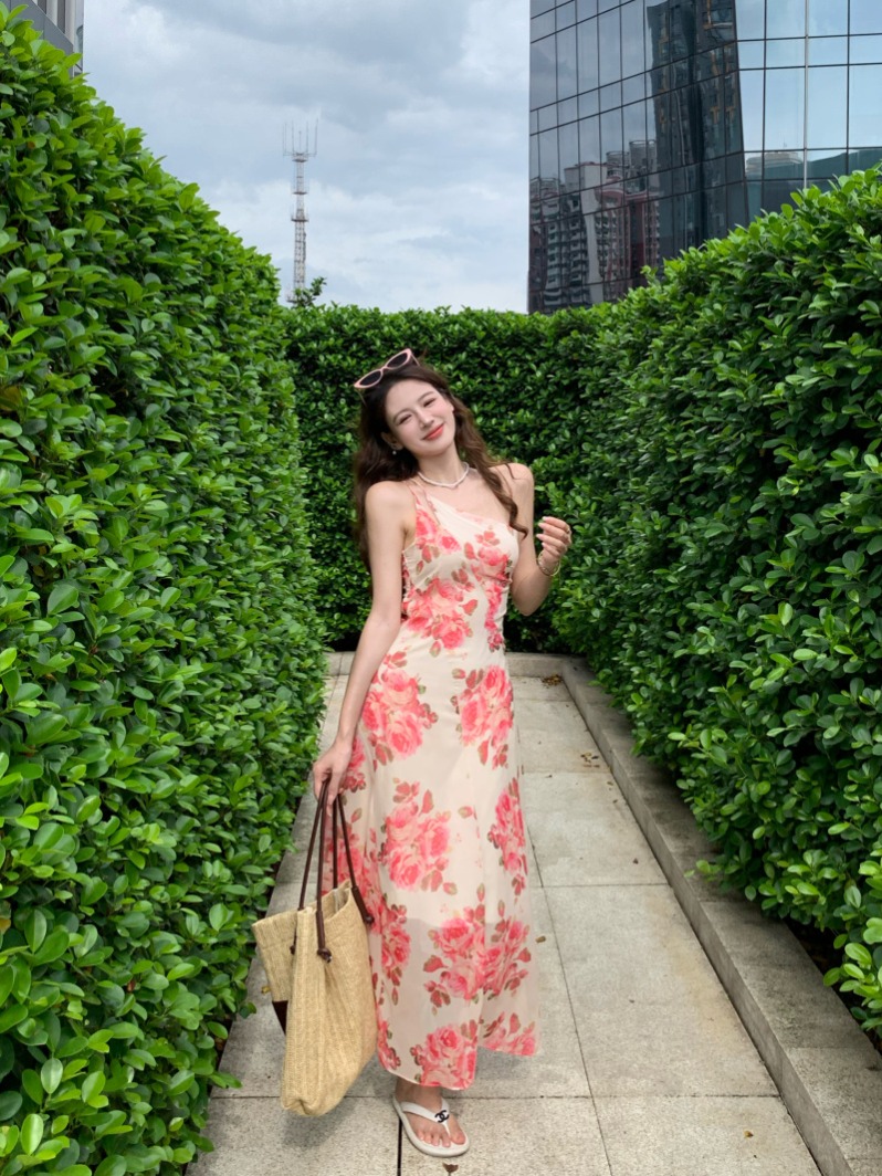 Actual shot of off-shoulder slanted shoulder fairy holiday floral dress