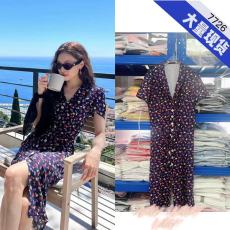 批发钟楚曦明星同款春<b class='q'>夏</b>新v领法式碎花复古印花修身单排扣连衣裙女