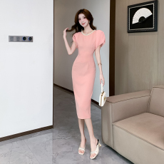 批发实拍视频2026夏新女圆领领边钉珠精致收腰显瘦轻奢气质<b class='q'>包臀</b>连衣裙