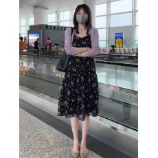 批发时尚网红女神范吊带连衣裙早春新款碎花A字裙显瘦中长款裙子女士