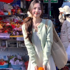 批发韩系甜美毛衣<b class='q'>外套女</b>早春新款软糯绿色针织开衫设计感气质百搭上衣