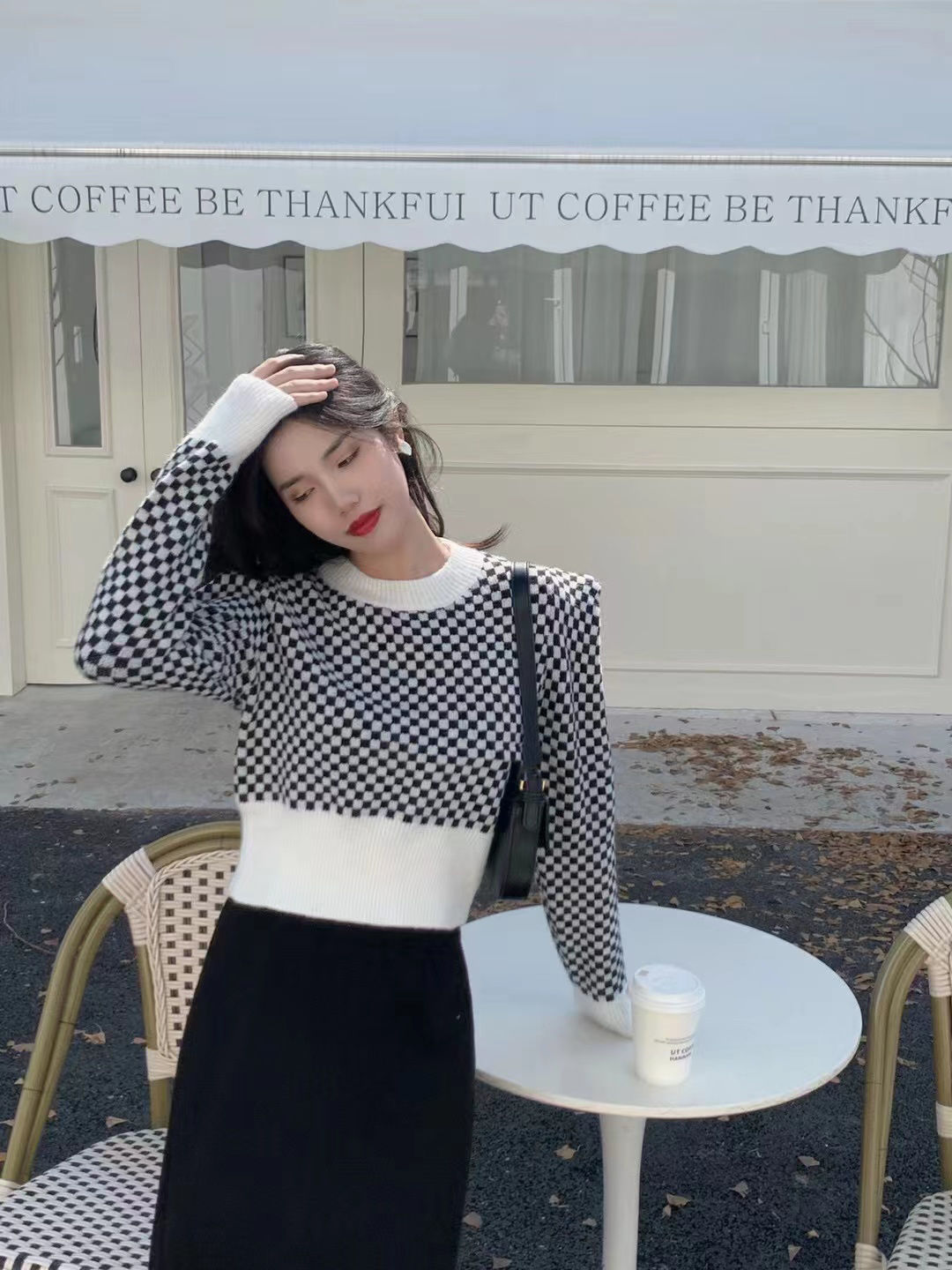 체스 판 그리드 쇼트 스타일 어깨 패드 거품 소매 스웨터 여자 2026 가을 겨울 새로운 품격 명문 여성 작은 샤넬 스타일 니트 맨위