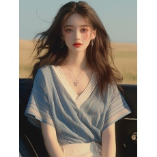 批发洋气独特超好看别致绝美漂亮小上衣宽松百蓝色V领条纹<b class='q'>T</b><b class='q'>恤</b>女夏