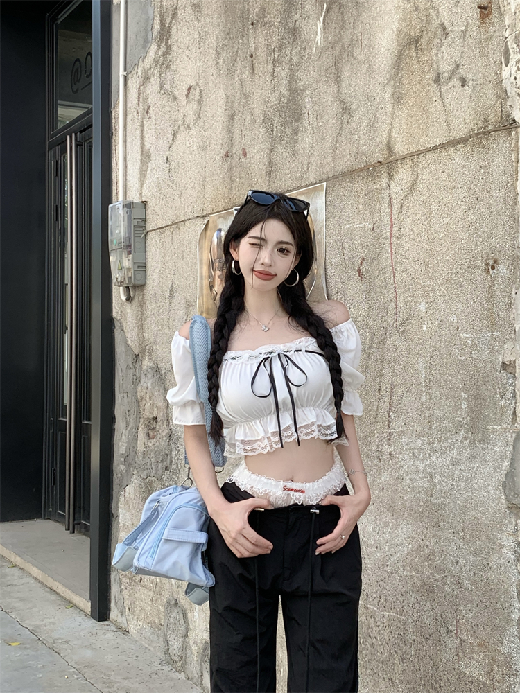 Real shot of a square-collared short puff-sleeved shirt + layered lace shorts with high-waisted slimming straight casual pants