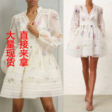 批发大量澳洲设计师品牌拼接蕾丝花边V领花纽扣<b class='q'>连衣裙</b>+吊带