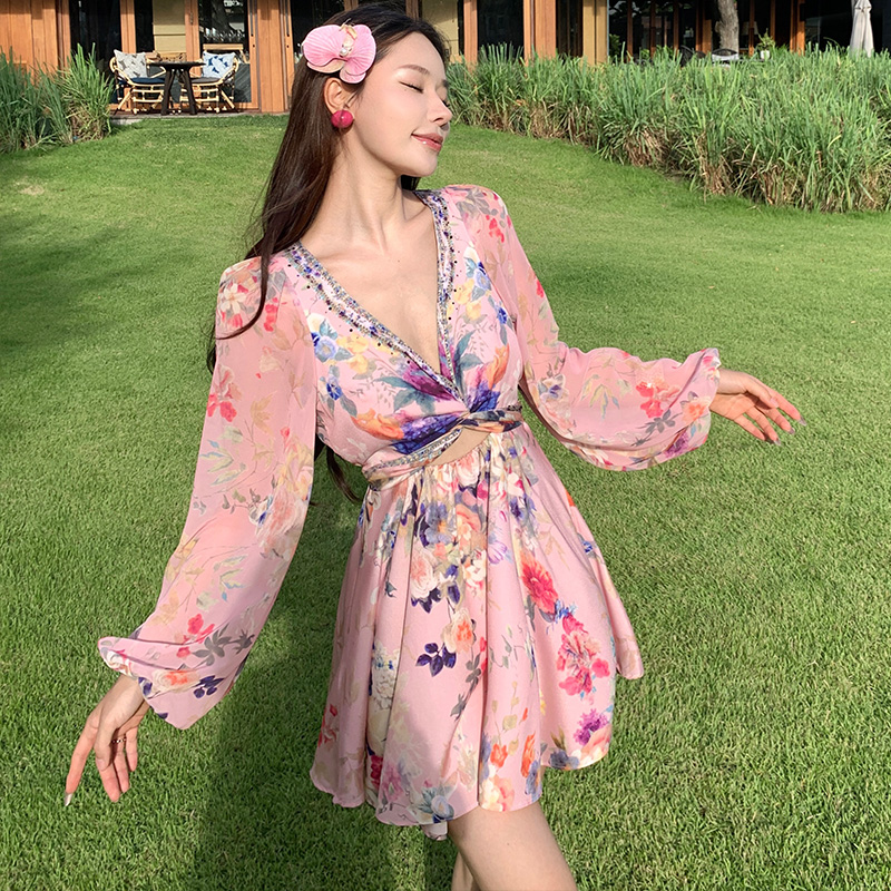 FA22680# 慵懒贵妇花朵网纱袖胸前烫钻V领收腰连衣裙 服裝批發女裝批發服飾貨源