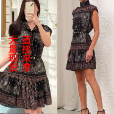 批发大量澳洲品牌立领单排扣无袖定位印花<b class='q'>连衣裙</b>短裙配腰带+吊带