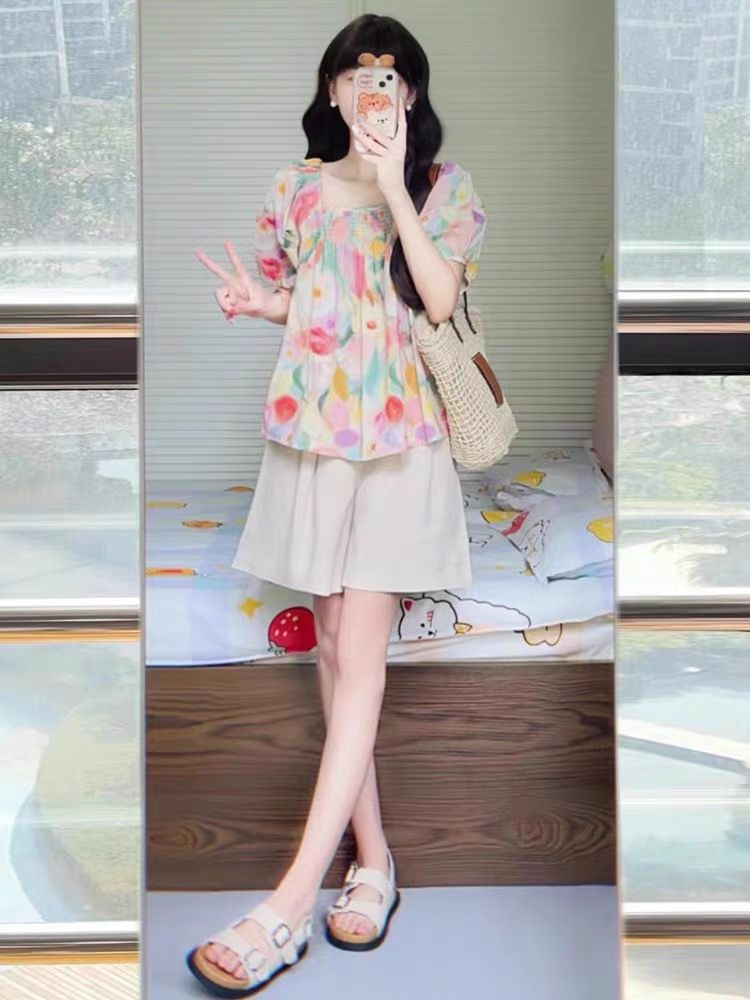 Summer dopamine sweet age-reducing outfits niche chic contrasting color shirt shorts two-piece set with niche design