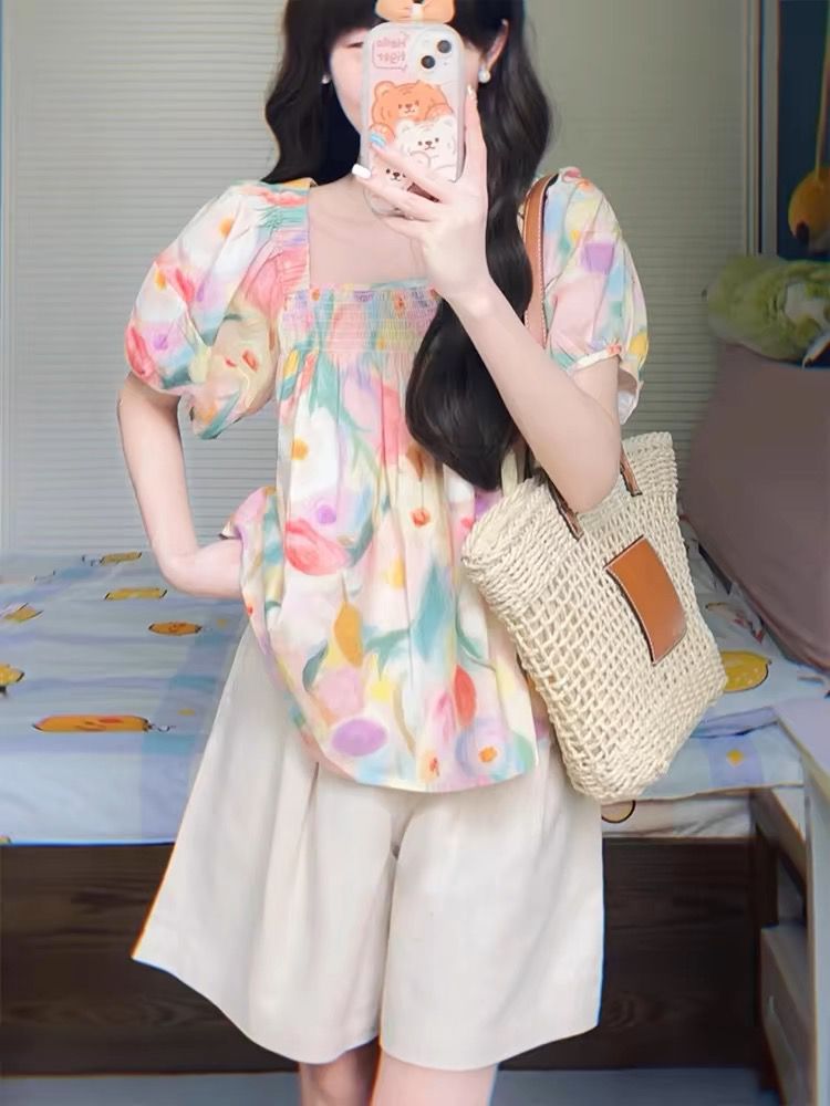 Summer dopamine sweet age-reducing outfits niche chic contrasting color shirt shorts two-piece set with niche design