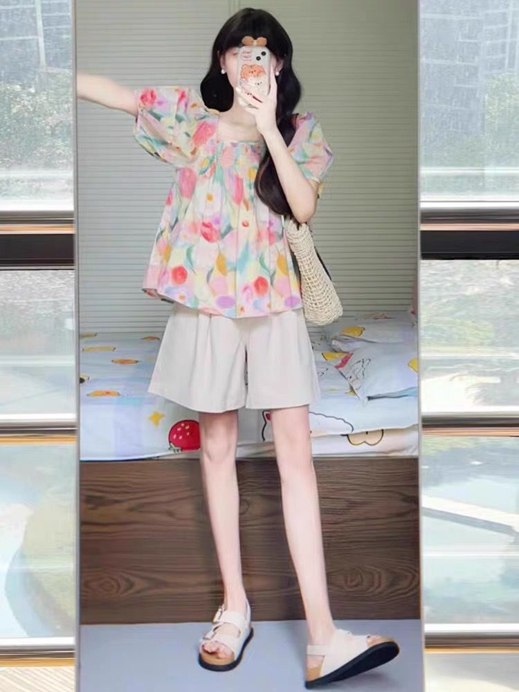 Summer dopamine sweet age-reducing outfits niche chic contrasting color shirt shorts two-piece set with niche design