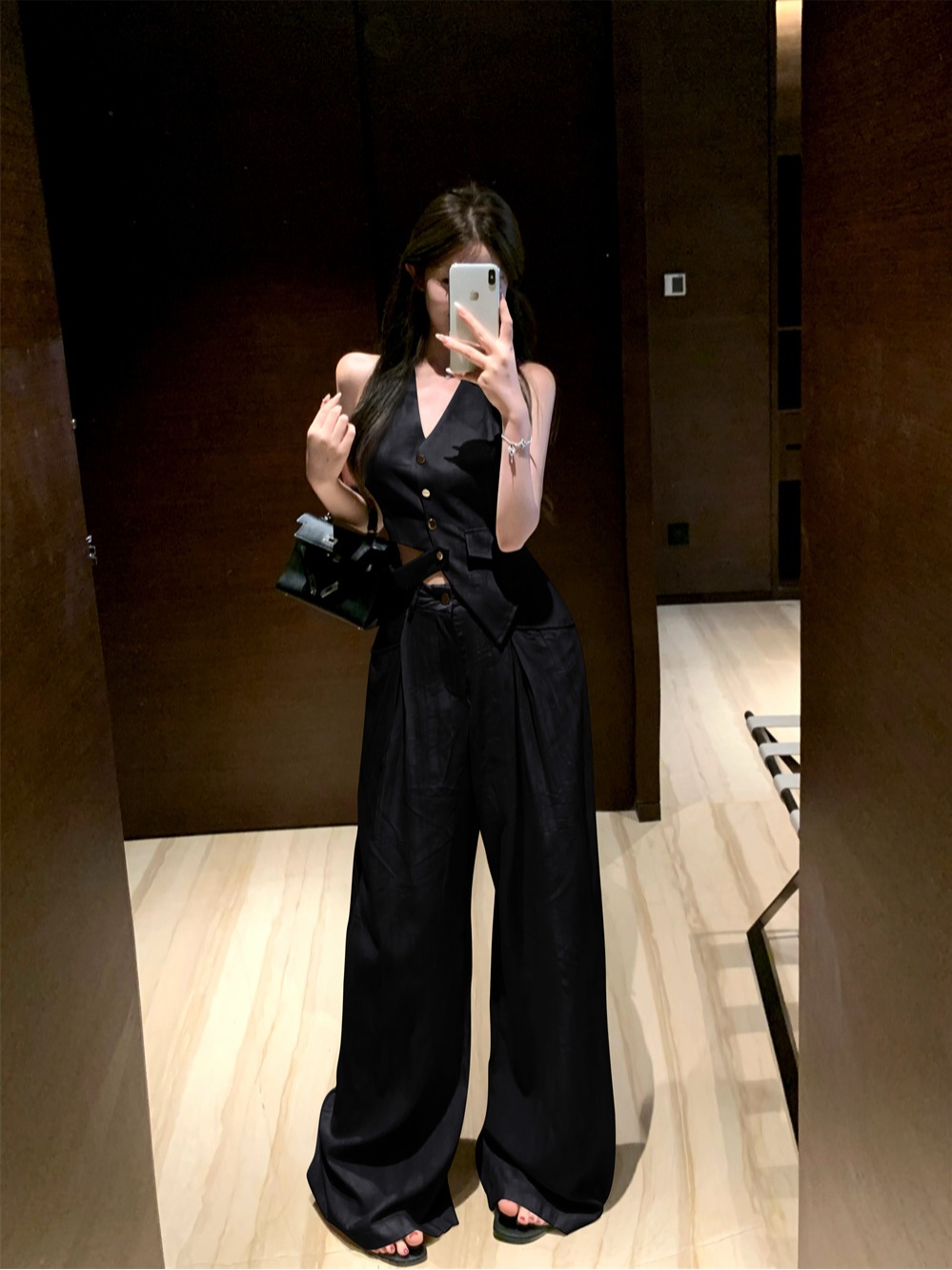 Actual shot of cool and sassy suit, cold and cool style, high-end style, age-reducing top and wide-leg pants two-piece set