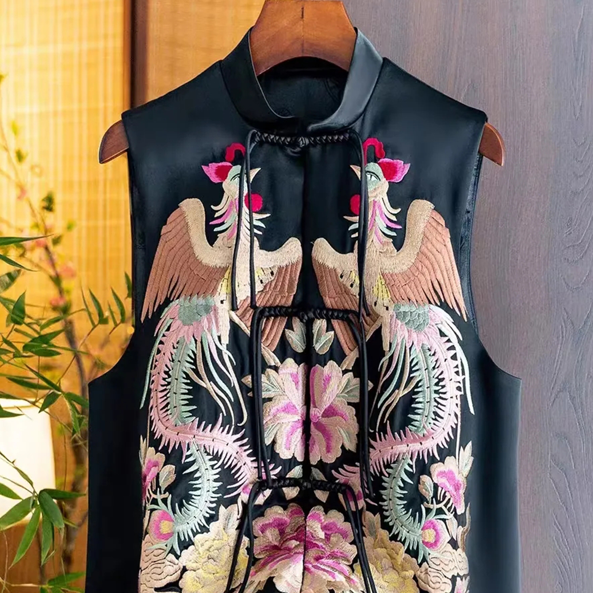 Quality inspector's picture Chinese style stand-up collar plate buckle printed vest for women autumn new peony retro heavy industry vest for women