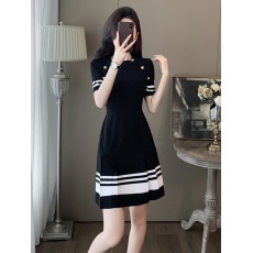 批发<b class='q'>清仓</b>捡漏~夏冰丝针织裙女气质女神范高级感小众设计感显瘦<b class='q'>连衣裙</b>