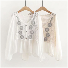 批发2026春装新款 休闲<b class='q'>文艺</b><b class='q'>范</b>镂空纯色拼接雪纺衫V领短款外穿小衫女