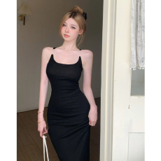 批发小众设计隐形<b class='q'>透明</b><b class='q'>肩带</b>别致性感辣妹修身黑色吊带中长裙气质