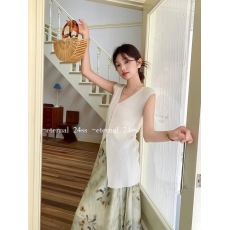 批发大码夏季新款<b class='q'>韩版</b>V领冰丝无袖背心外穿设计感小众开叉内搭