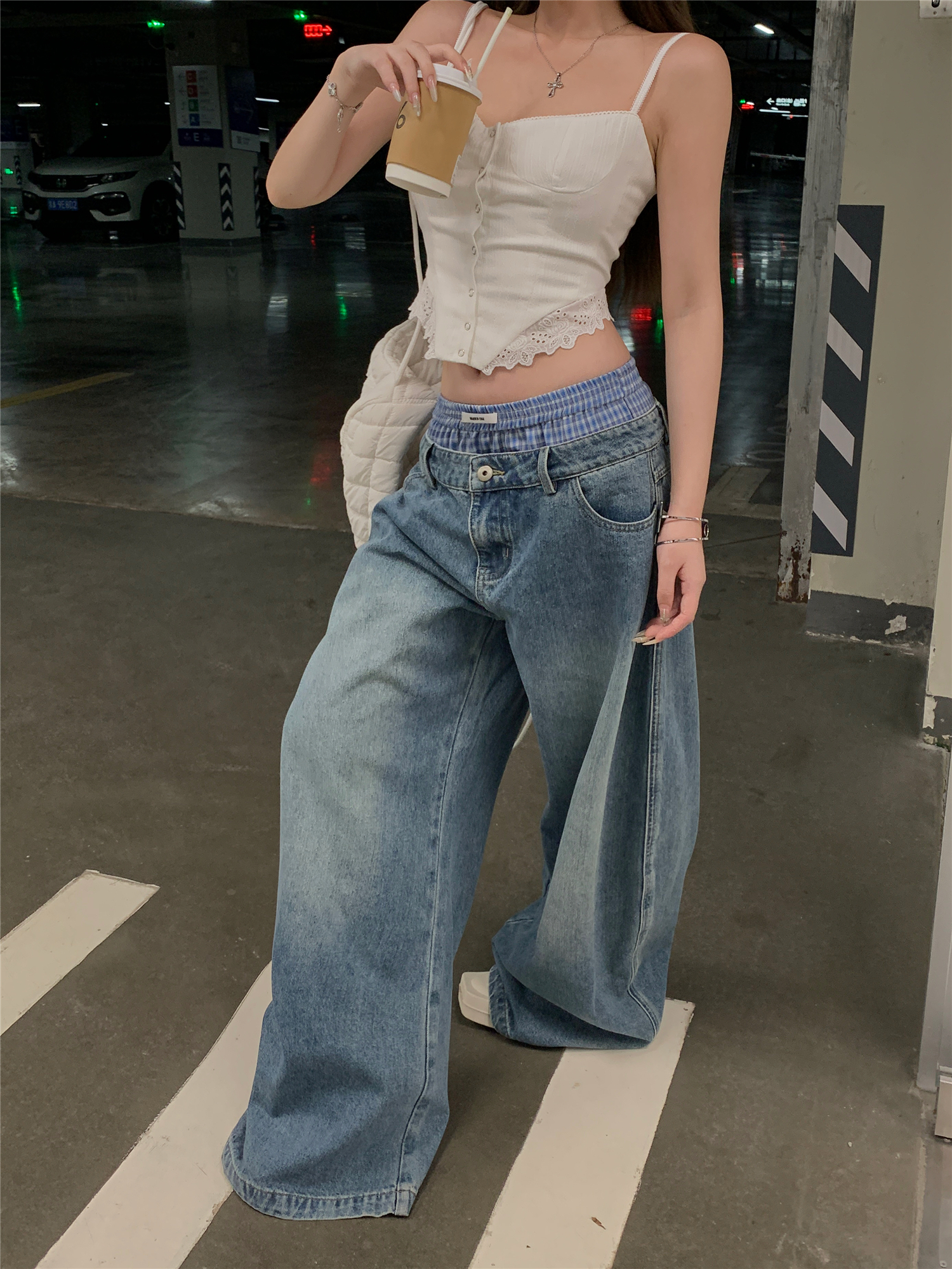 Real shot!  Lace halter top American retro jeans loose drape double waist floor mopping pants