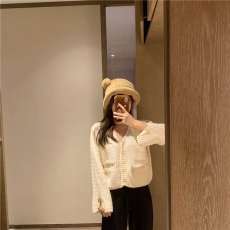 批发2025秋冬新款韩国轻奢小香风V领短款开叉袖口设计针织毛衣开衫女