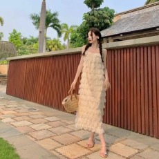 批发度假风高级感杏色<b class='q'>吊带</b>流苏连衣裙子女夏季新款法式女神名媛<b class='q'>吊带</b>裙