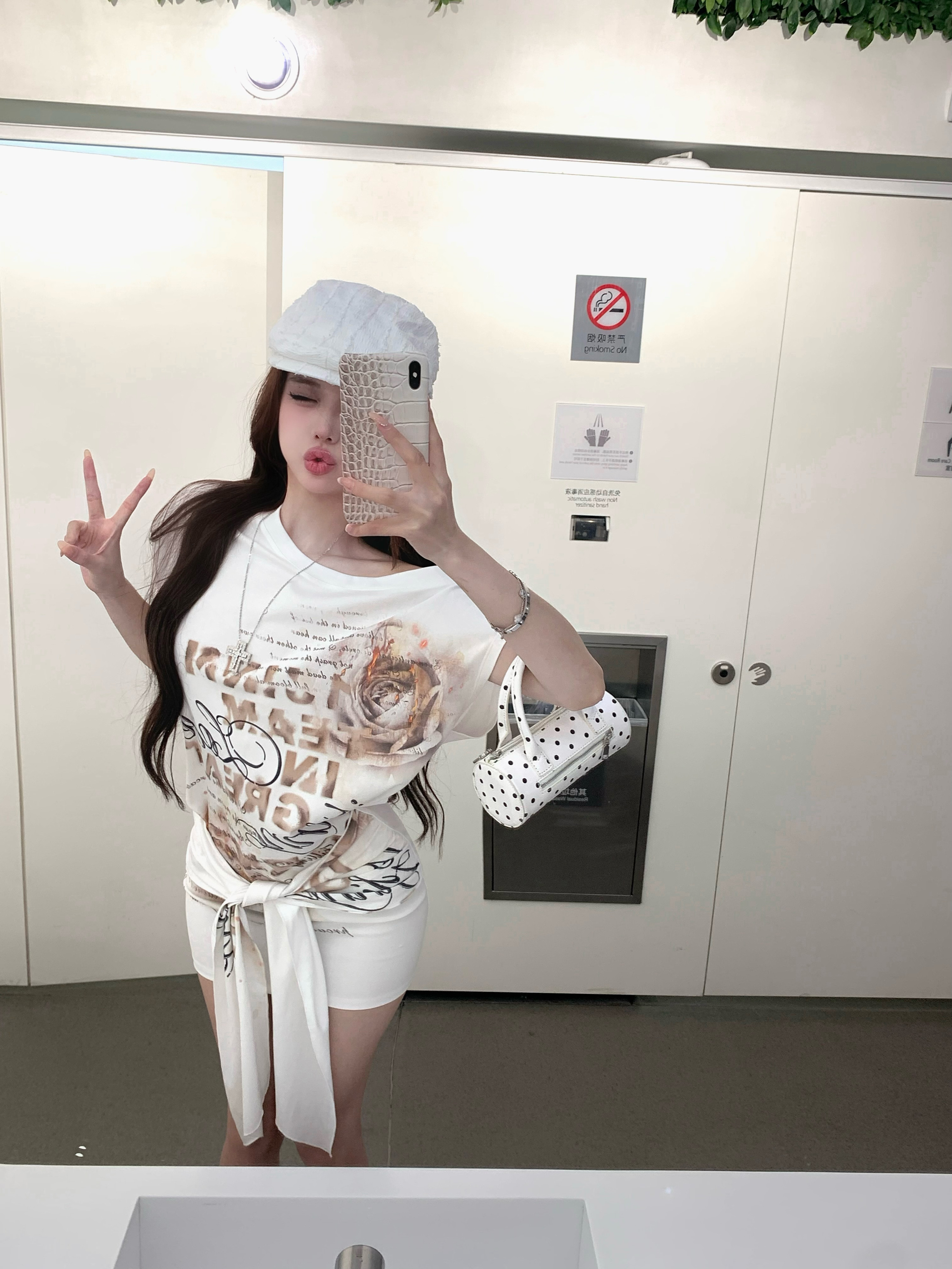 실사 핫걸 오프숄더 마 오래된 장미 프린트 스트랩 불규칙 느긋한 부담하지 마세요. 슬림해 보이는 타이트 스커트 티셔츠 드레스