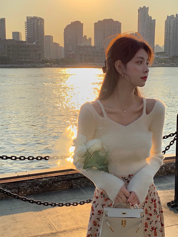 팬 지혜 조 모방 fall 털 오프숄더 스웨터 여자 조기 가을 겨울 외출용 요정 가스 몸매 가꾸기 슬림해 보이는 긴팔 니트 스웨터 맨위