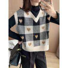批发2025春季V领短款H型小宽松桃心格纹软糯针织马夹 叠穿背心