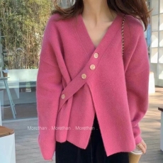 批发韩国东大门2025春秋季新款女小众不规则收腰慵懒风软糯毛衣开衫