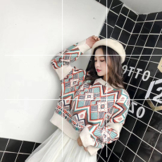 批发时尚圆领套头短款长袖图腾菱形花设计针织甜美上衣毛衣女