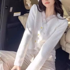 批发<b class='q'>韩国</b>chic法式蕾丝边V领毛衣针织开衫女秋款女装设计感小众上衣