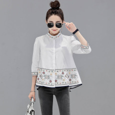 批发实拍秋装新款2026韩版百搭立领<b class='q'>刺绣</b>A字娃娃衫<b class='q'>衬衫</b>女上衣秋