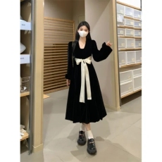 批发法式气质高级感<b class='q'>连衣裙</b><b class='q'>女</b><b class='q'>大码</b>秋冬胖妹妹收腰绑带蝴蝶结丝绒小黑裙