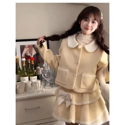 秋冬季新款韩系甜美减龄娃娃领奶黄色短款毛呢外套蛋糕短裙套装女