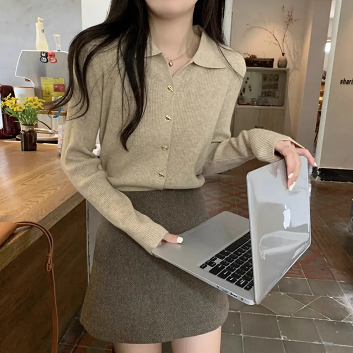 폴로넥 단추 니트 가디건 상세 이미지 9