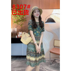 批发复古<b class='q'>巴洛克</b>24年春夏桑蚕丝印花宽松女装<b class='q'>连衣裙</b>