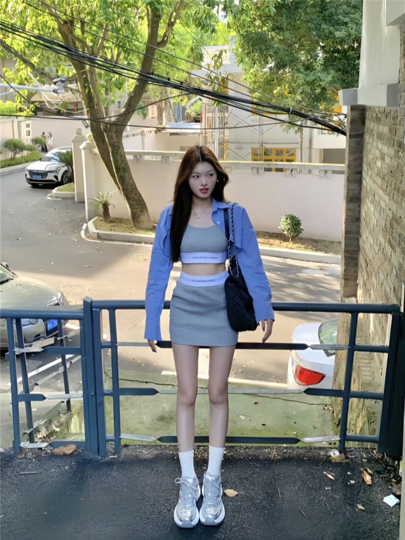차 부서 착용 가져 가라. 세트 여성 가을 새로운 인터넷 유명인 튀김 거리 폭발 운동 조끼 셔츠 슬림해 보이는 미니 스커트 3종 세트