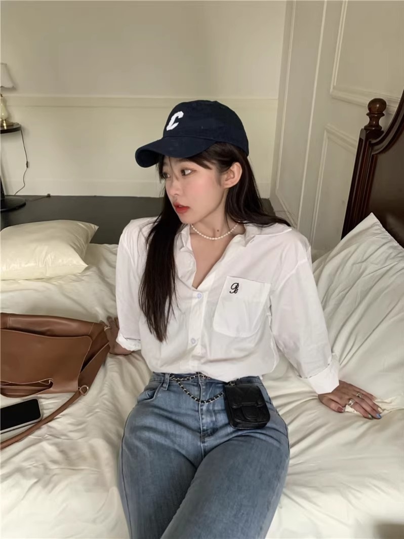 실사 정가 미니멀리즘 디자인 센스 Chic 루즈핏 품격 자수 알파벳 단색 여성 셔츠