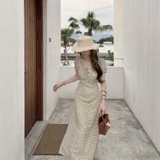 批发大码气质方领<b class='q'>泡泡袖</b>碎花<b class='q'>连衣裙</b>女夏韩版收腰显瘦短袖潮流a字长裙