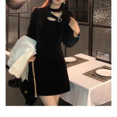 批发赫本风丝绒连衣裙女秋冬新款轻熟气质<b class='q'>打底裙</b>小心机镂空设计感短裙