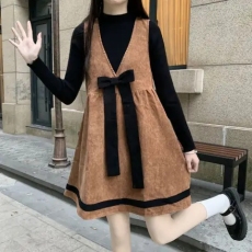 批发秋冬女装日系可爱少女穿搭学院风甜美小个子灯芯绒背带<b class='q'>连衣裙</b>