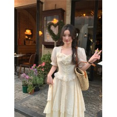 批发方领短袖杏色<b class='q'>连衣裙</b>新款法式名媛风收腰显瘦气质公主蛋糕裙