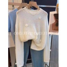 批发软糯圆领宽松立体花朵设计感小众针织衫2024春季新款白色百搭打底