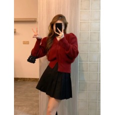 批发秋冬季过年穿搭红色短款灯笼袖毛衣外套女兔年拜年服百褶裙一整套