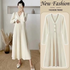 批发大量 秋冬新款V领宽松大码毛衣裙潮妈过膝长款百褶针织连衣裙